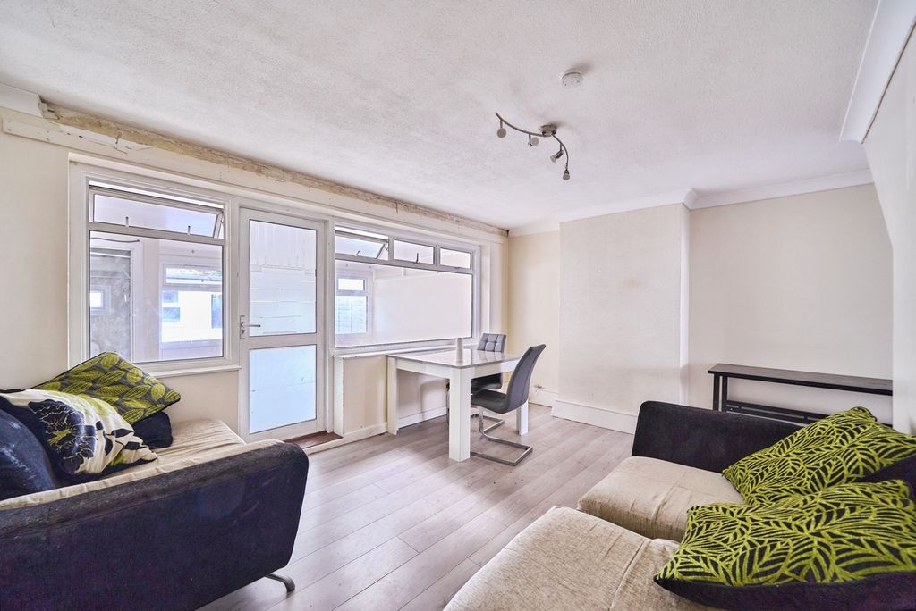 Property photo 3 of 14 Pbox-Img.Jpg