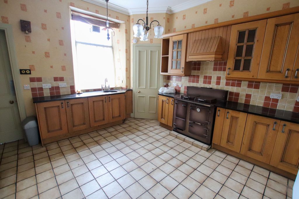 Property photo 3 of 28