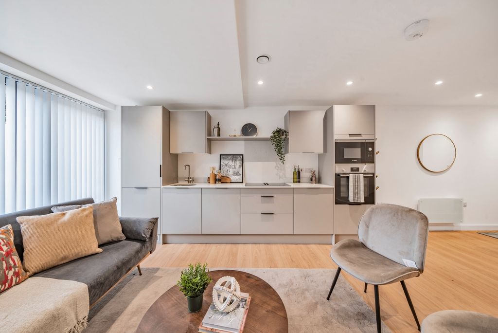 Property photo 2 of 11 3765021
