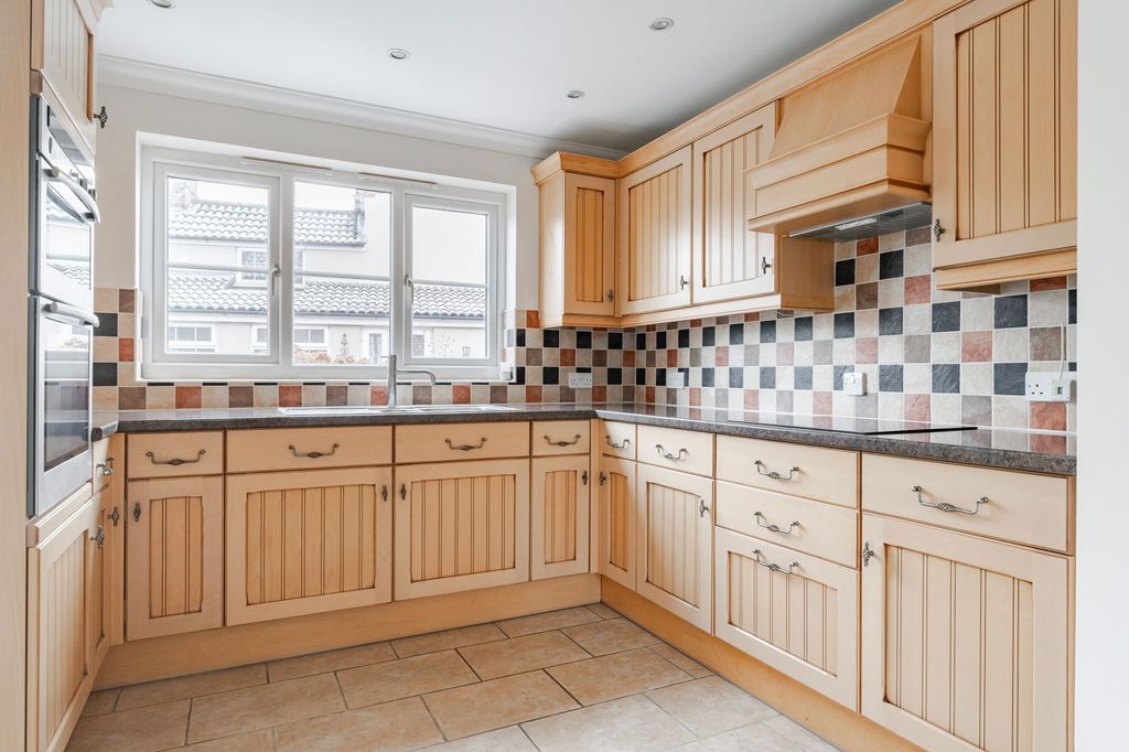 Property photo 2 of 21