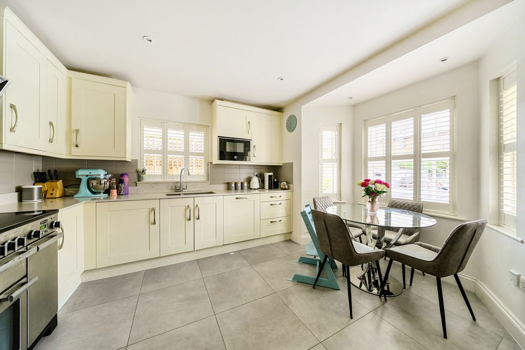 Property photo 3 of 15 Kitchen