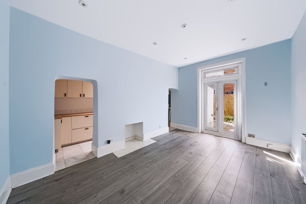 Property photo 1 of 8