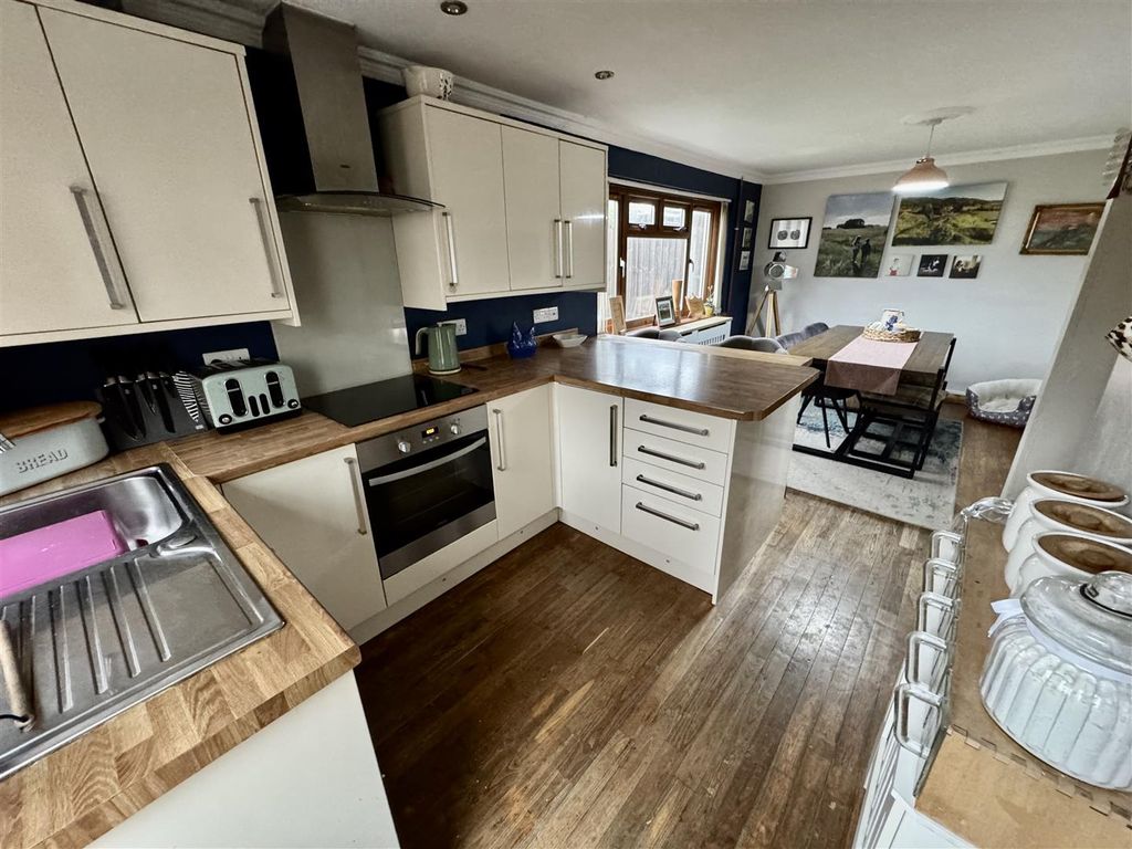 Property photo 3 of 13 Kitchen/Diner