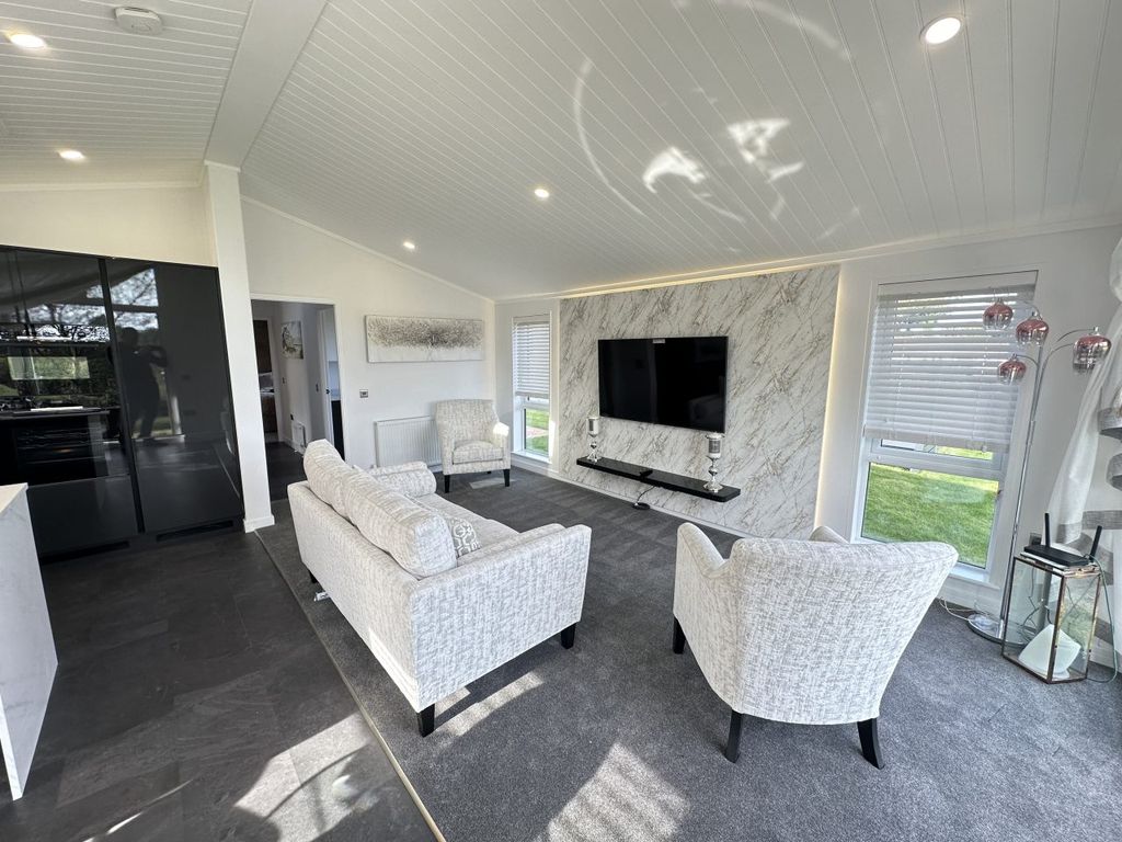 Property photo 3 of 17 Kingston Palazzo For Sale