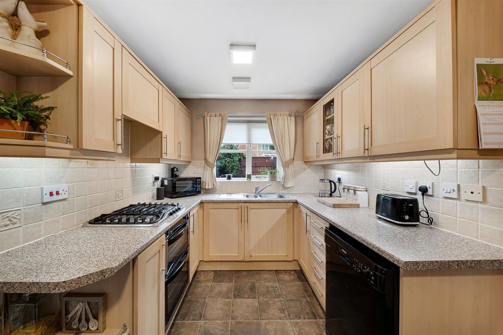 Property photo 3 of 35 16 Smithford Walk-11.Jpg