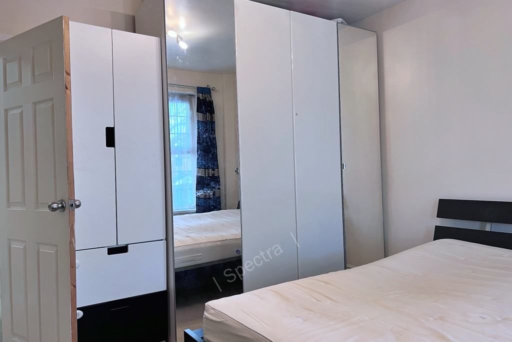 Property photo 3 of 10 Bedroom 1