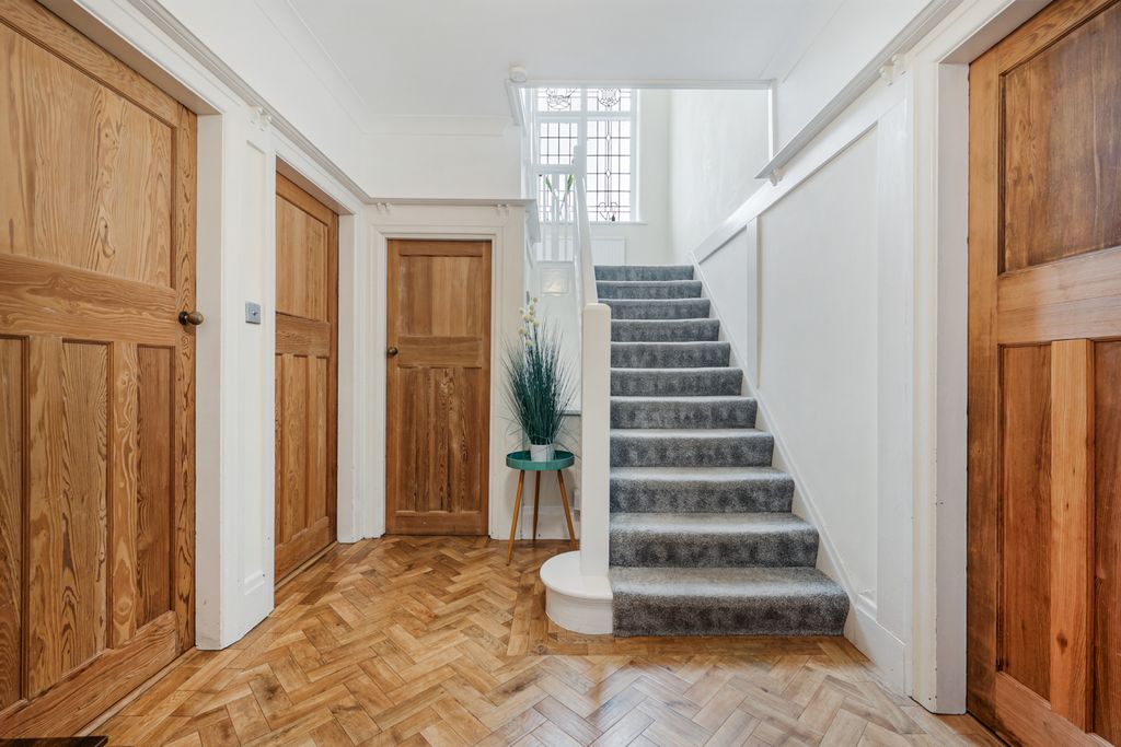 Property photo 2 of 22 Hallway