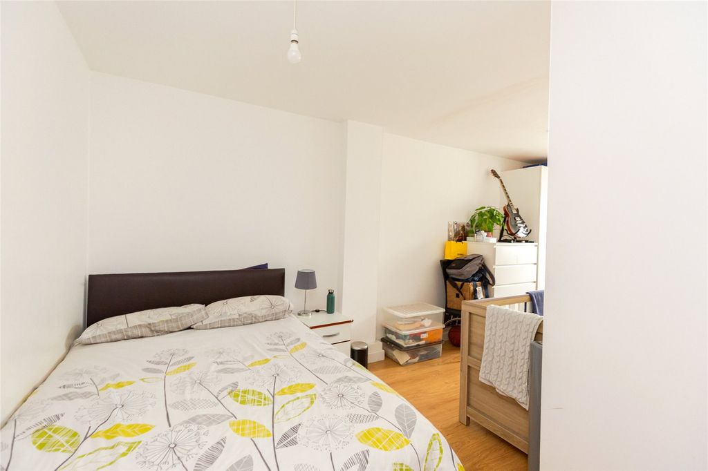 Property photo 3 of 6 Picture No. 04