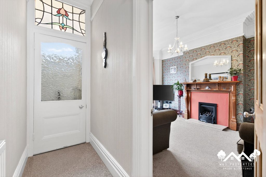 Property photo 3 of 34