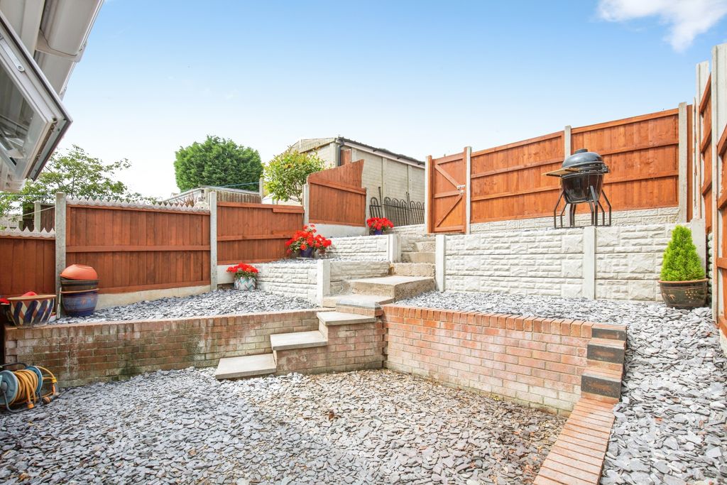 Property photo 2 of 16 522c838c-Mw26-1102