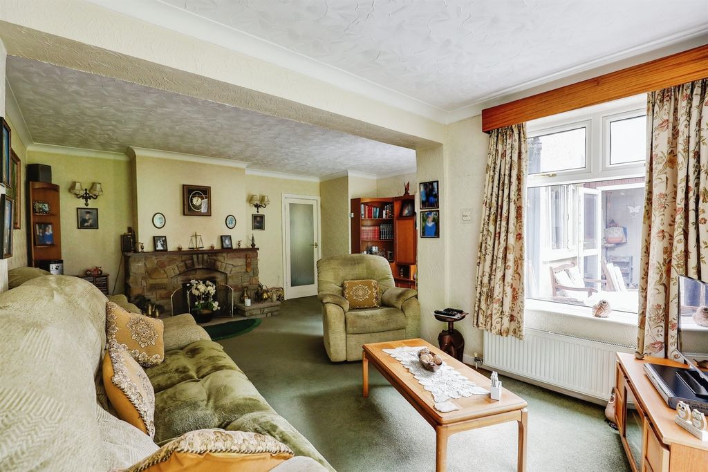 Property photo 2 of 34