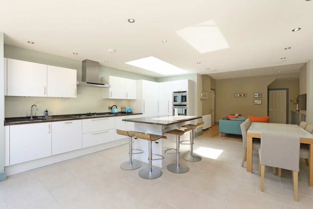 Property photo 3 of 15