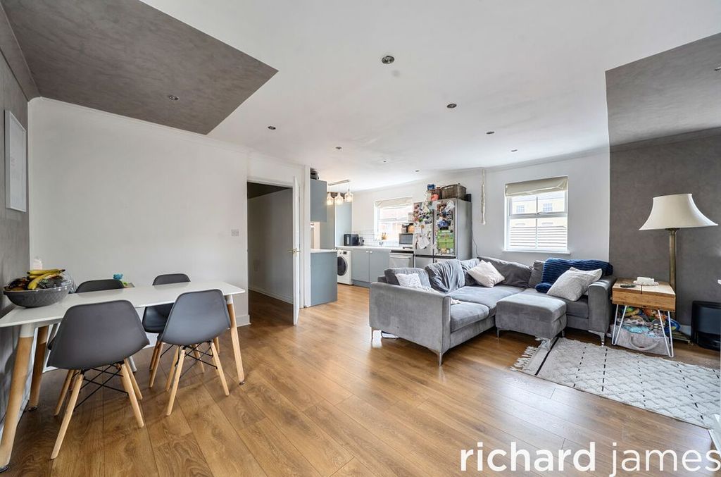 Property photo 3 of 12 44d136A0F93540F4Afb65Bbd65073E61