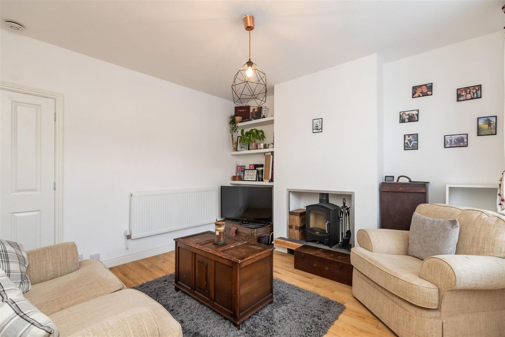 Property photo 1 of 12 Approach