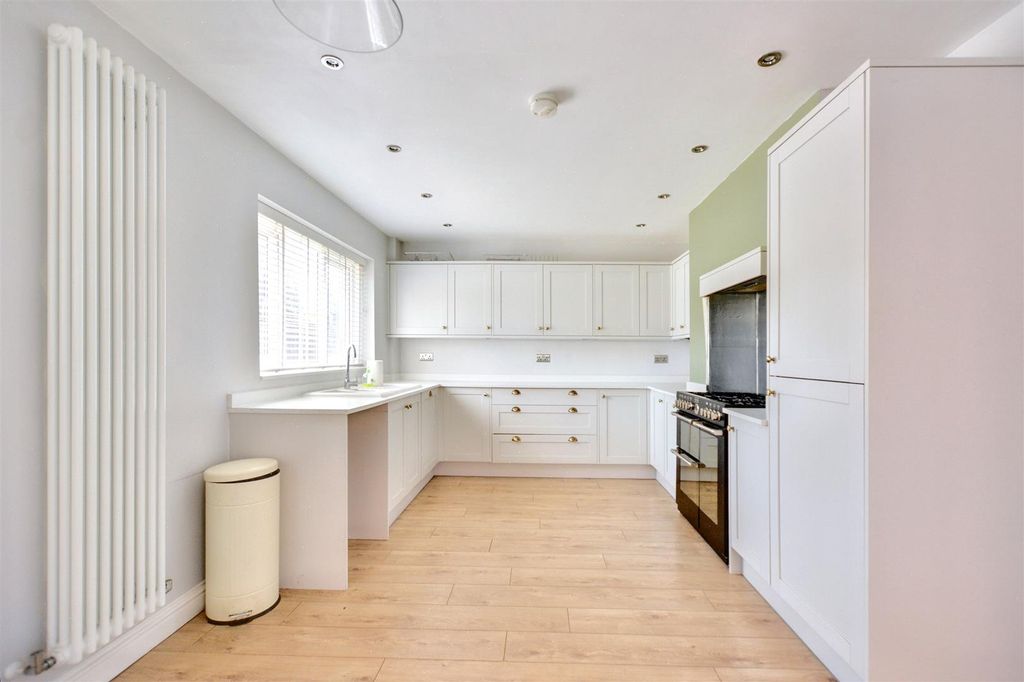 Property photo 3 of 16 Kitchen Diner