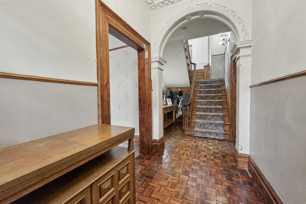 Property photo 3 of 34