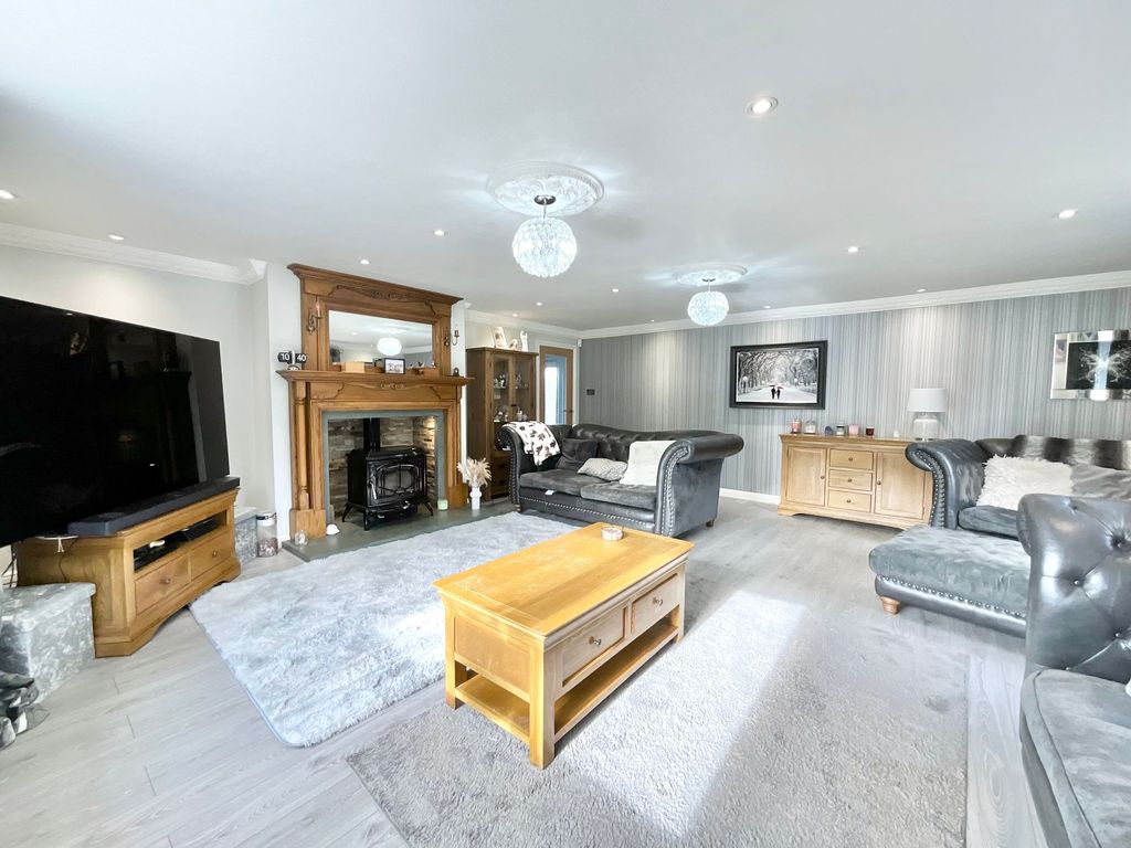 Property photo 3 of 39