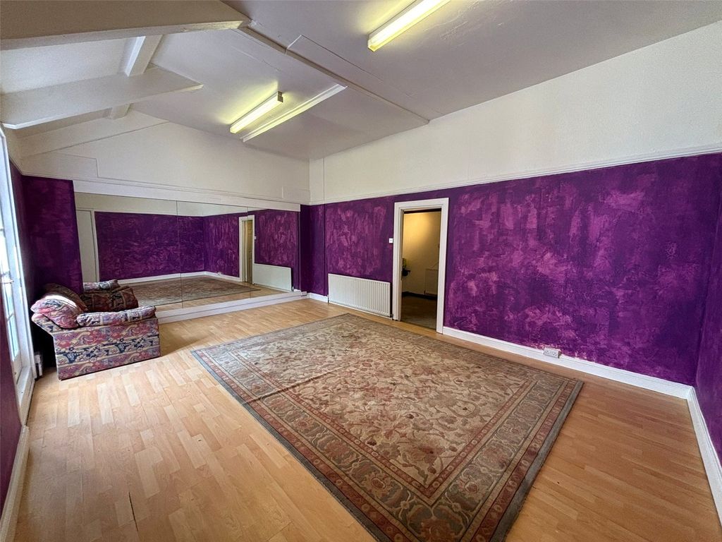 Property photo 2 of 24 Picture No. 21