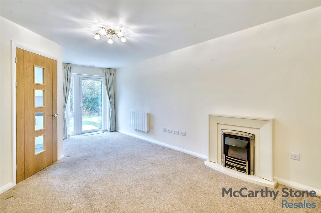Property photo 2 of 19 8631458-Interior04.Jpg