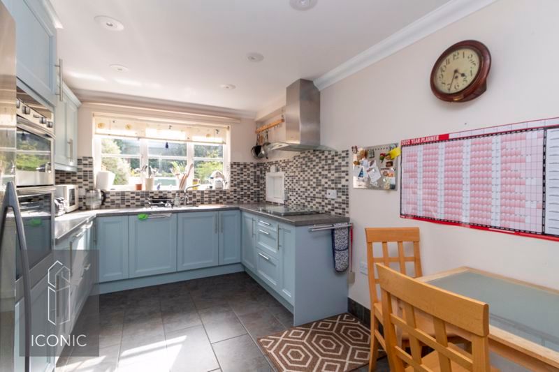 Property photo 3 of 9 Photo 6