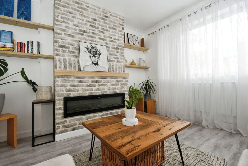 Property photo 3 of 15