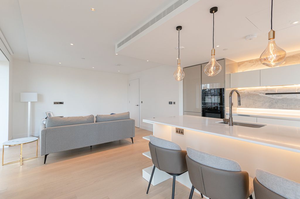 Property photo 2 of 32