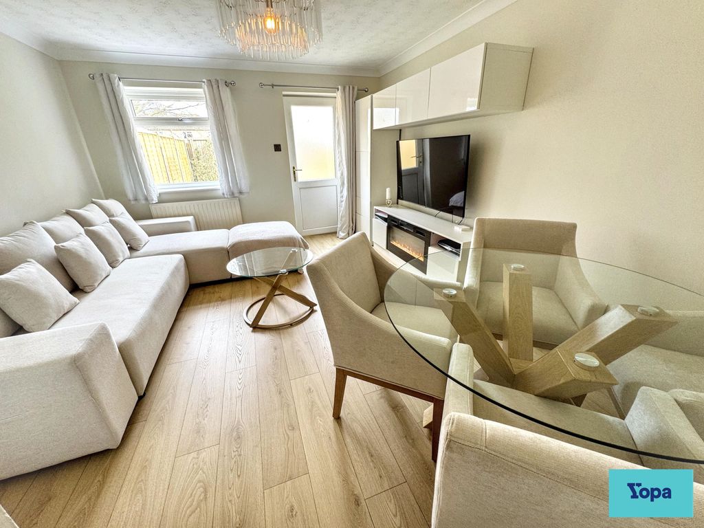 Property photo 3 of 10 Living Room