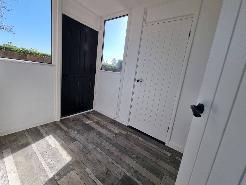 Property photo 2 of 18 Entrance