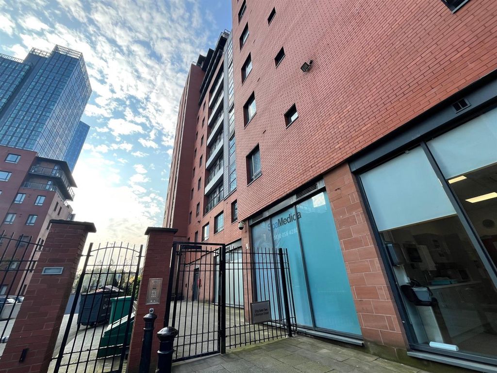 Property photo 2 of 12 Entrance