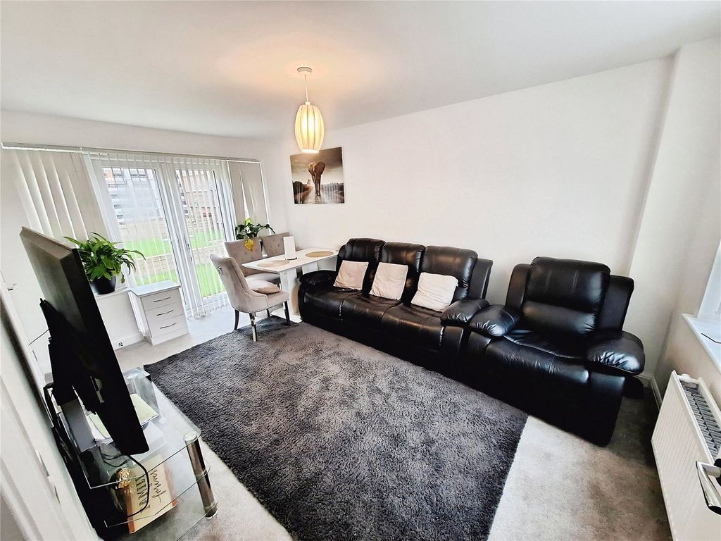 Property photo 2 of 16 Lounge