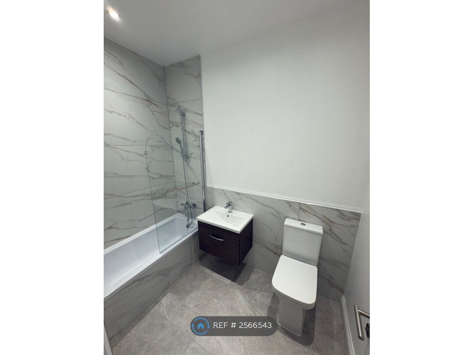 Property photo 3 of 10 Master Bathroom