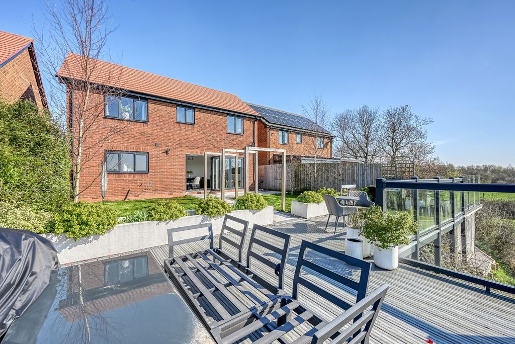 Property photo 2 of 65 4956183