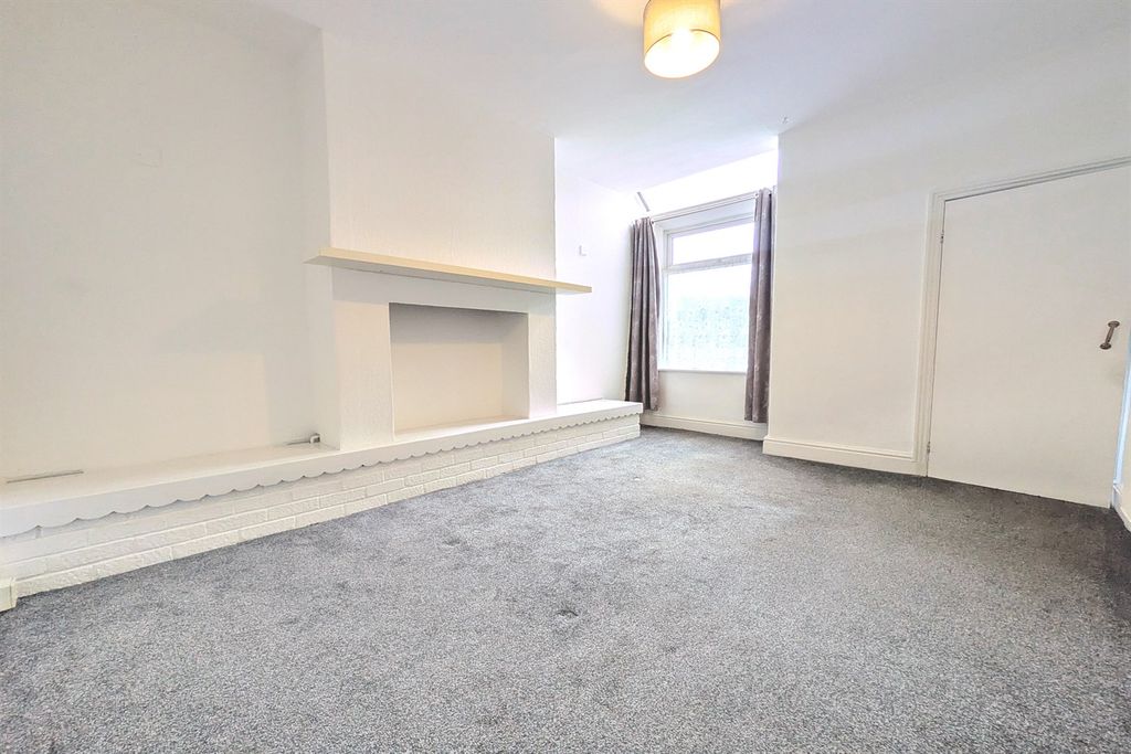 Property photo 3 of 10 Dining Room