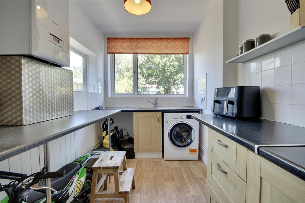 Property photo 3 of 9 Ef1B1886-538D-4587-A4A8-34F4Ae909462_1_201_A.Jpeg