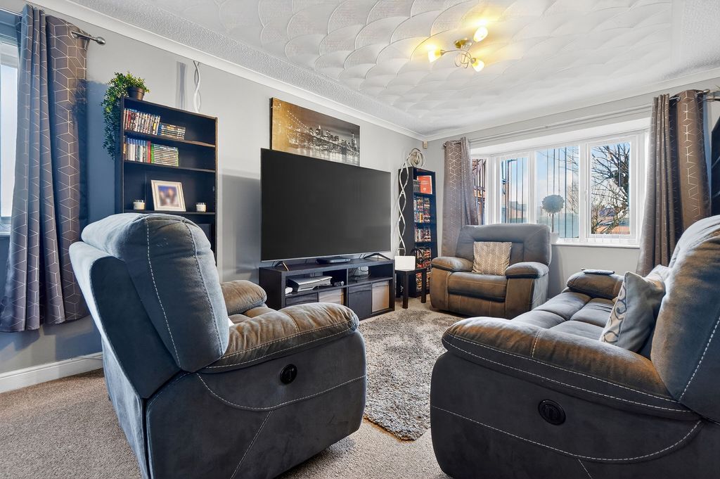 Property photo 2 of 19