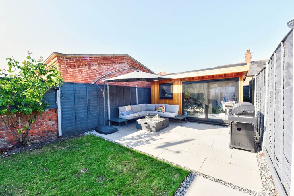 Property photo 2 of 17