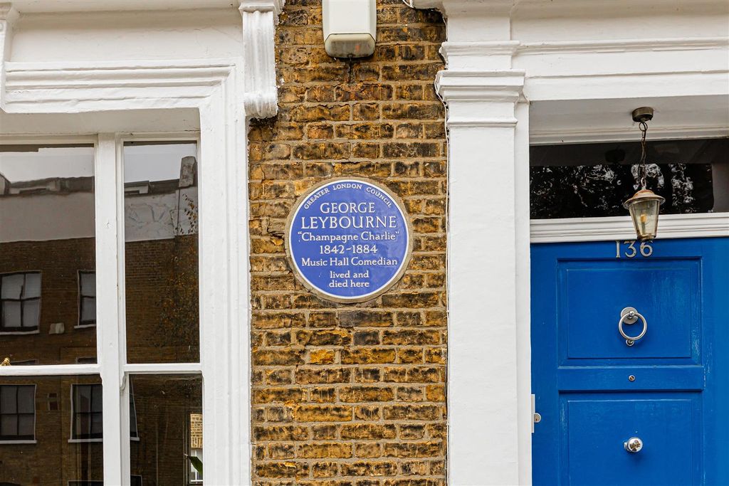 Property photo 3 of 42 Englefield Road (3).Jpg