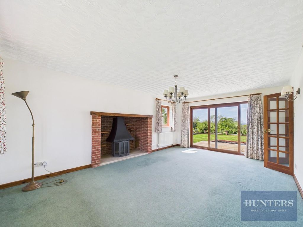 Property photo 2 of 40 Sitting Room