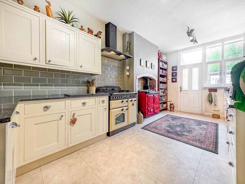 Property photo 1 of 30 Image00004