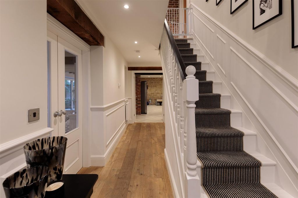 Property photo 3 of 25 Entrance Hall.Jpg