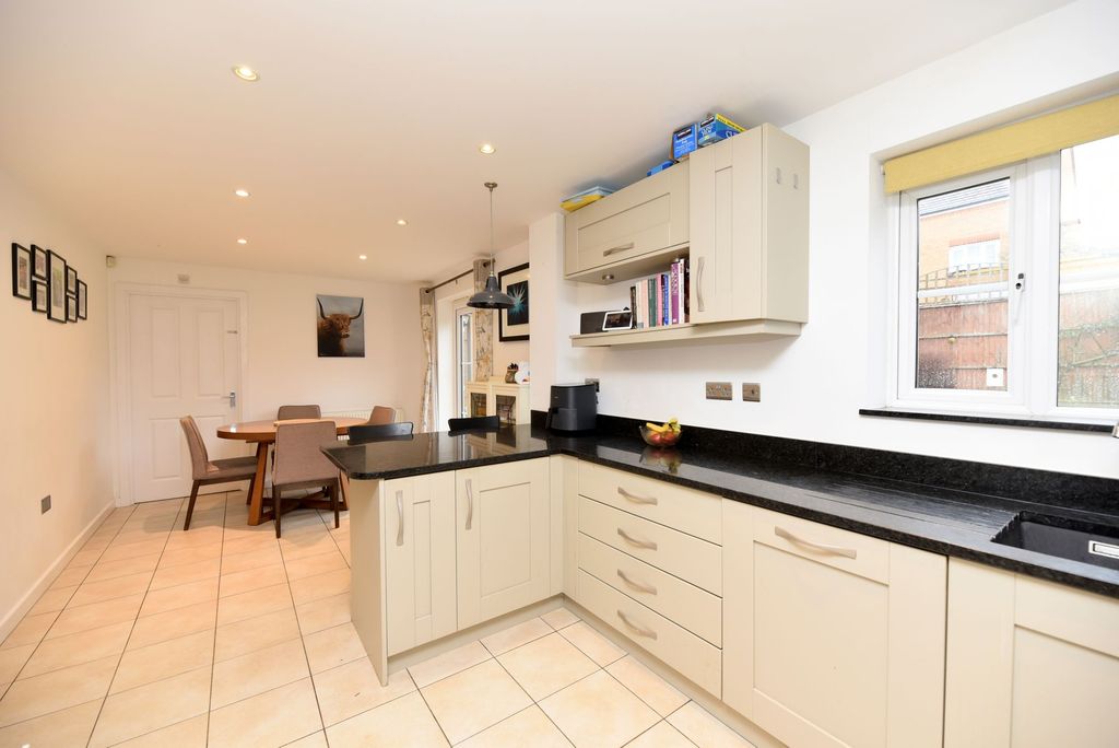 Property photo 2 of 28