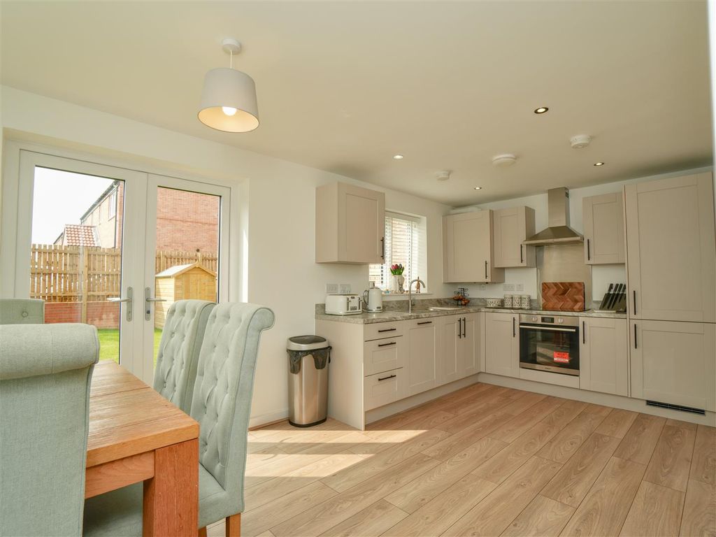 Property photo 3 of 19 Dining Kitchen