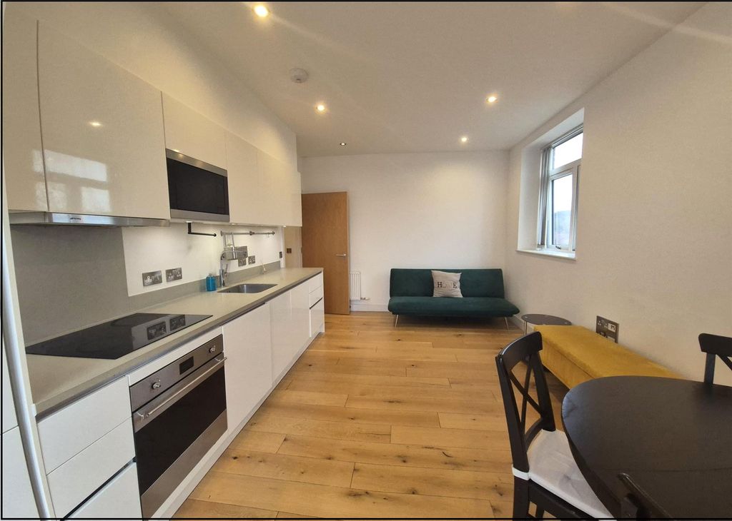 Property photo 2 of 8 Picture No. 20