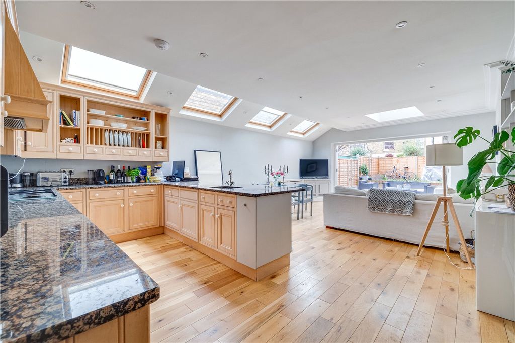 Property photo 2 of 20 Picture No. 10