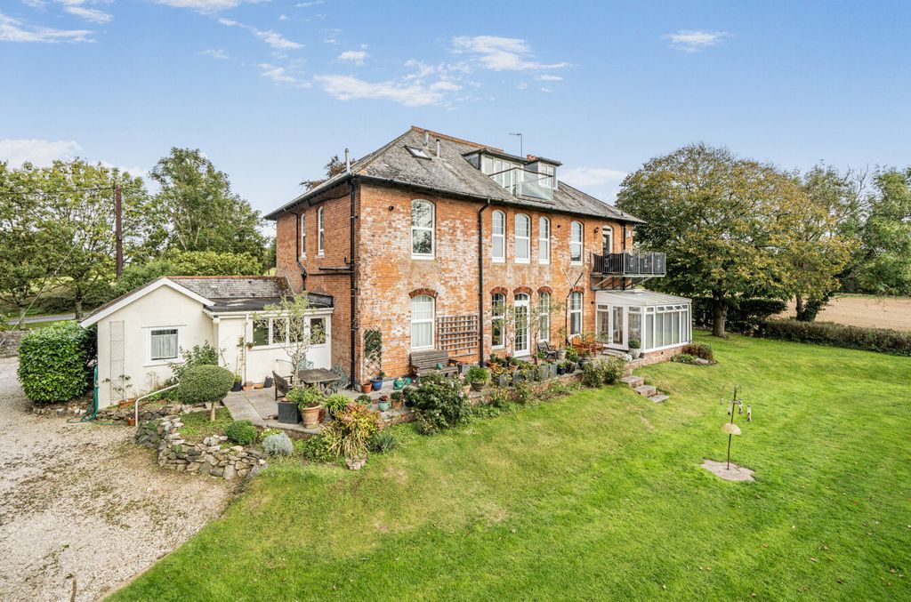 Property photo 1 of 18 1360377-3-68Dac89...