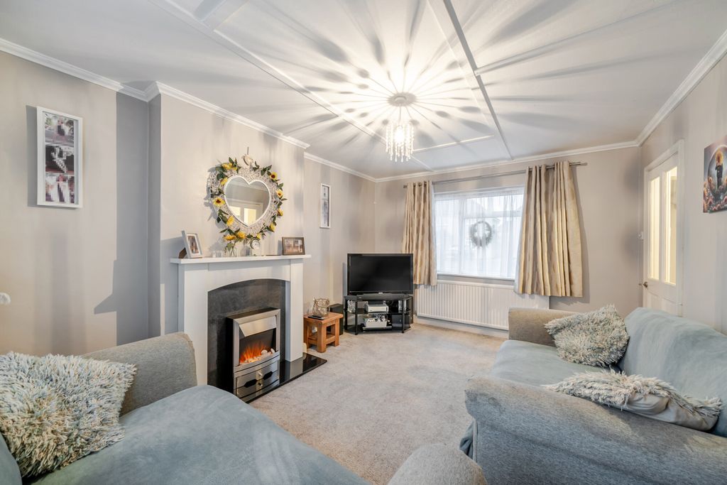 Property photo 2 of 21 1383671-13-692873...