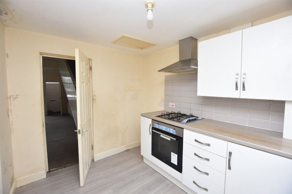 Property photo 3 of 8 Kitchen