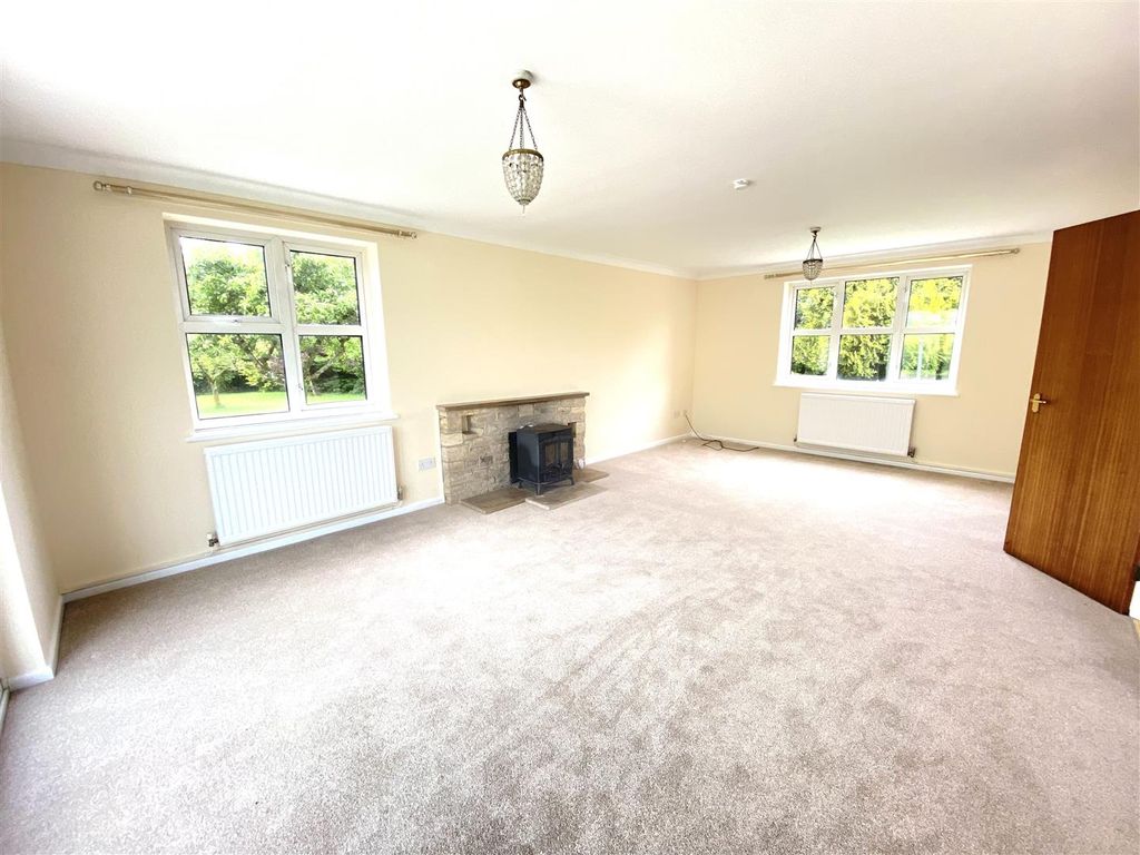 Property photo 3 of 20 Sitting Room