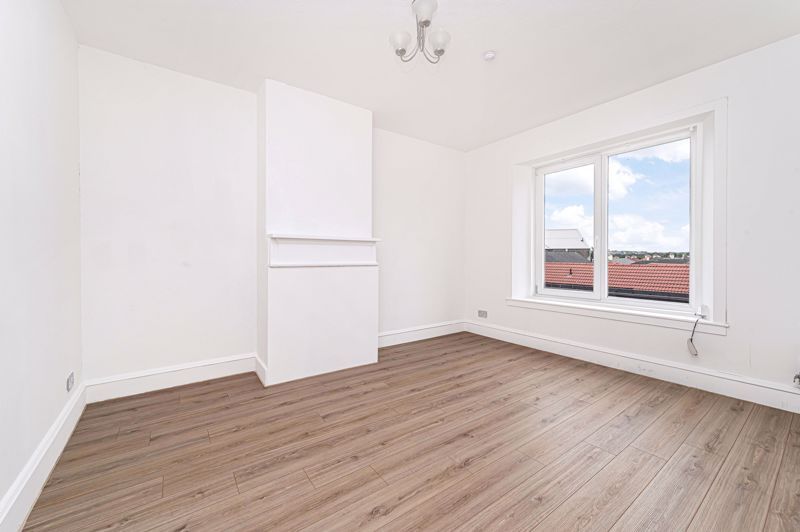 Property photo 3 of 18 Lounge