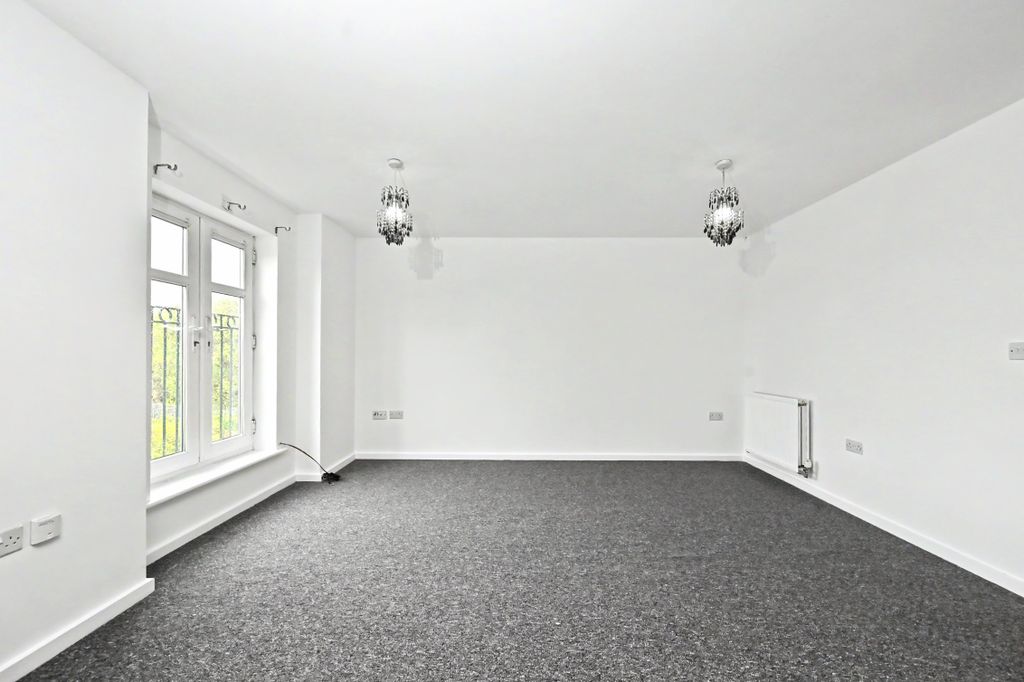 Property photo 3 of 17 Living Room